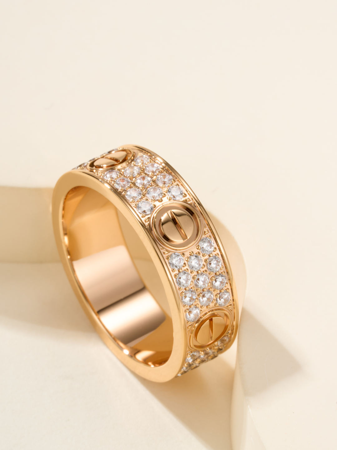 批发价
奢品推荐 love 宽版满天星对戒💍（尺寸56789美号）
✨现在的情侣十有八九都会选择love