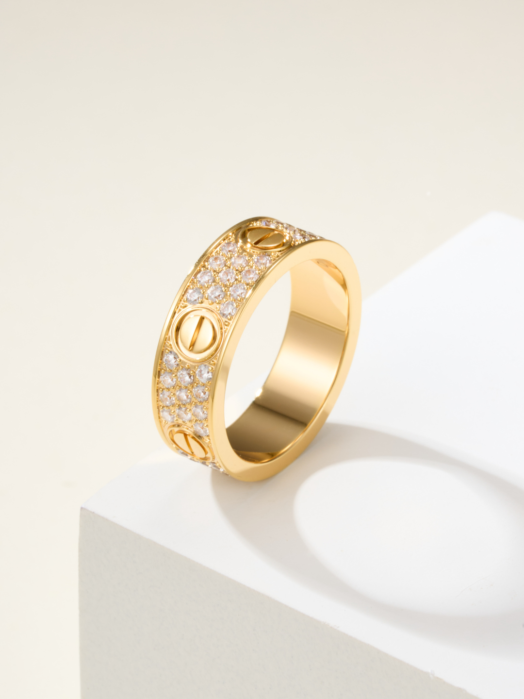 批发价
奢品推荐 love 宽版满天星对戒💍（尺寸56789美号）
✨现在的情侣十有八九都会选择love