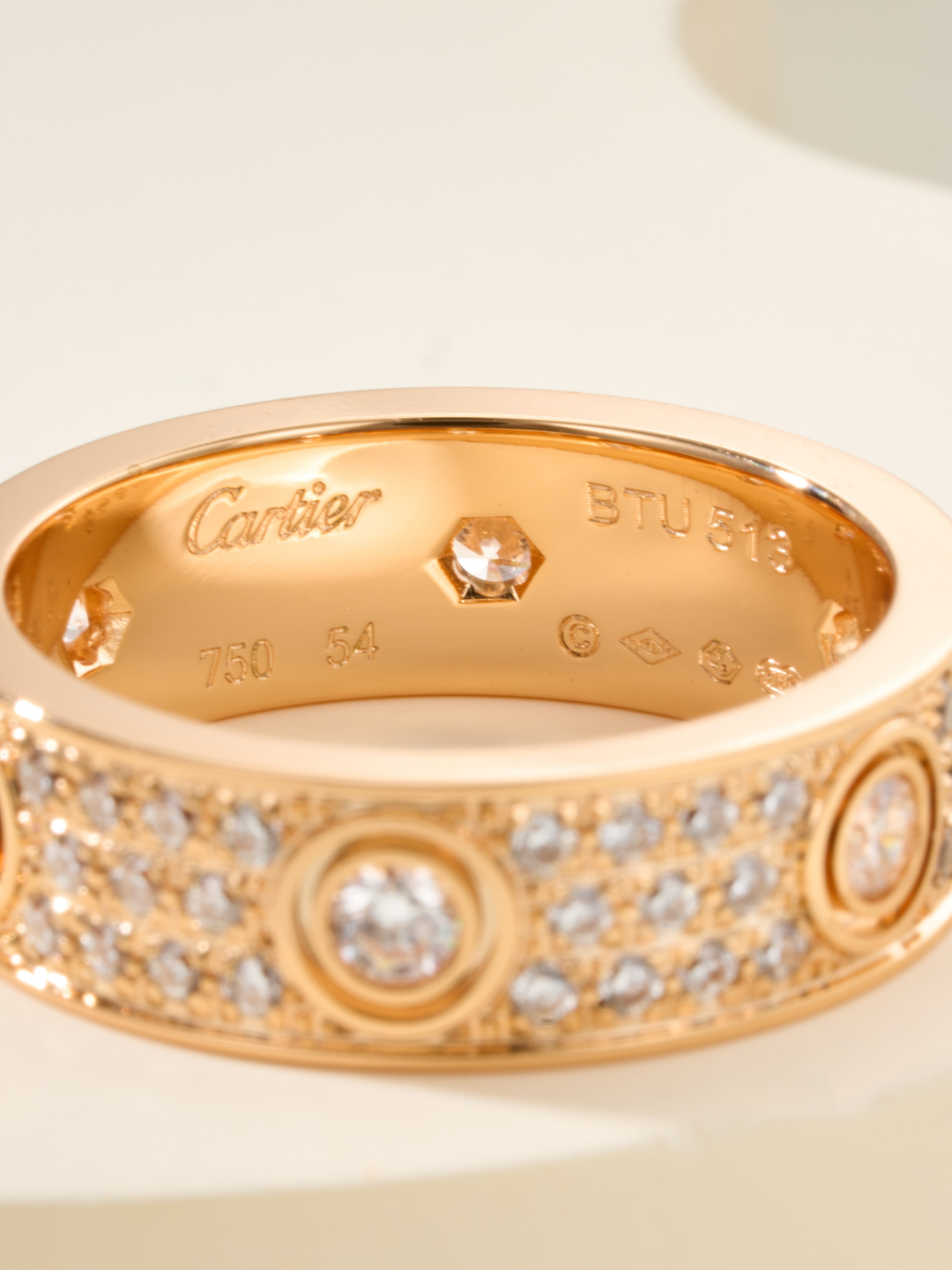 批发价
奢品推荐 love 宽版六钻满天星对戒💍（尺寸56789美号）
✨现在的情侣十有八九都会选择lo