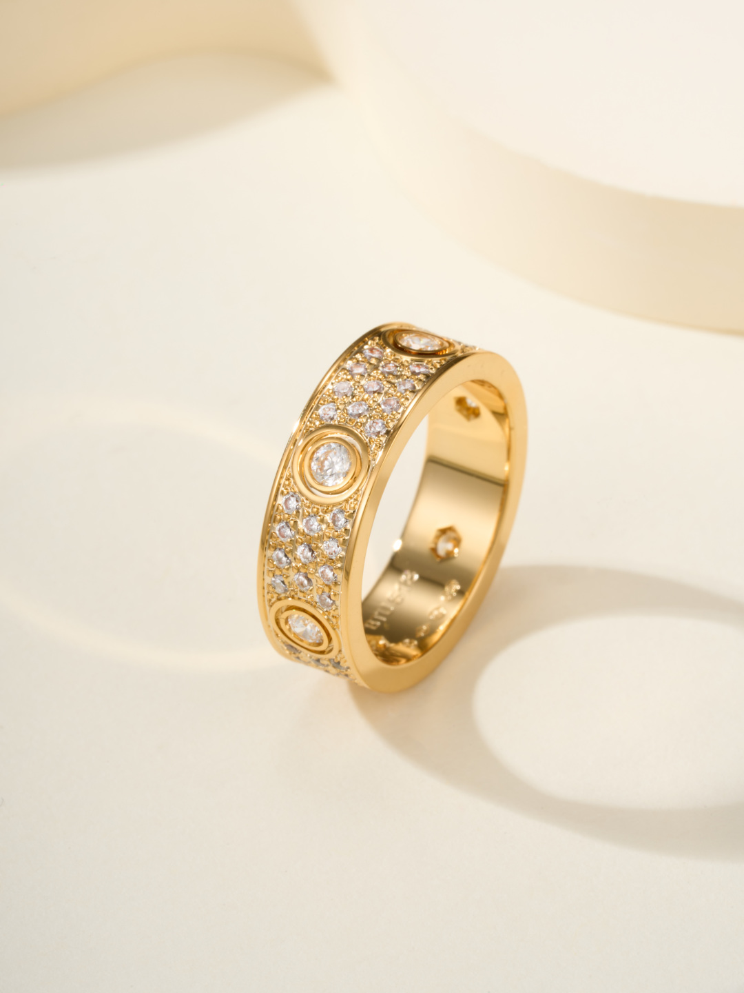 批发价
奢品推荐 love 宽版六钻满天星对戒💍（尺寸56789美号）
✨现在的情侣十有八九都会选择lo