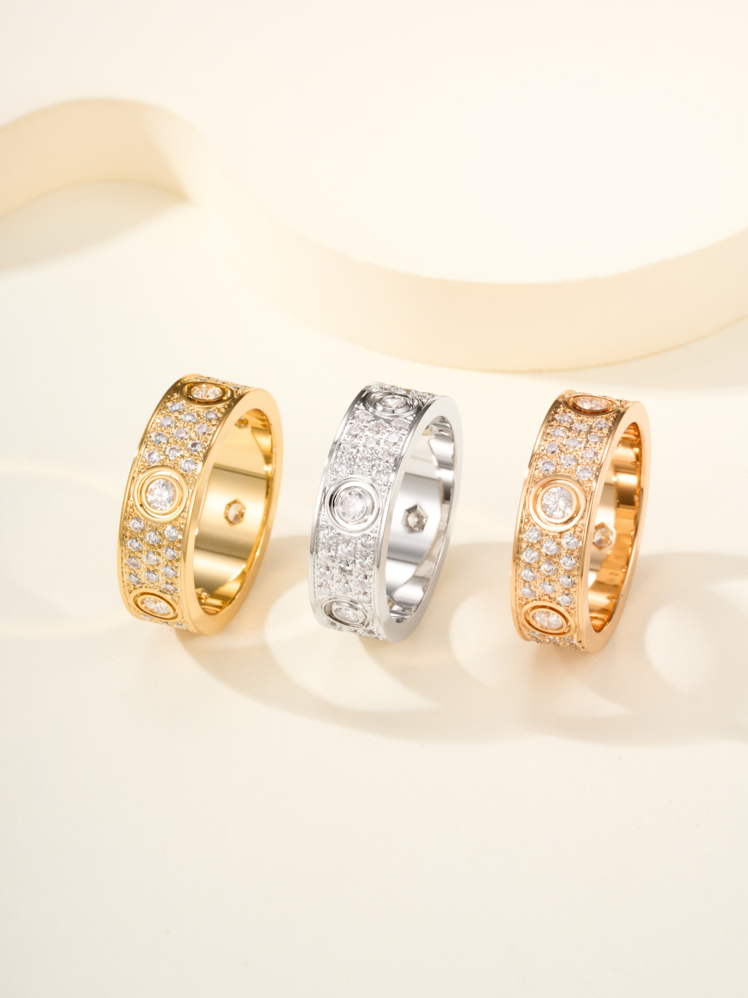 批发价
奢品推荐 love 宽版六钻满天星对戒💍（尺寸56789美号）
✨现在的情侣十有八九都会选择lo