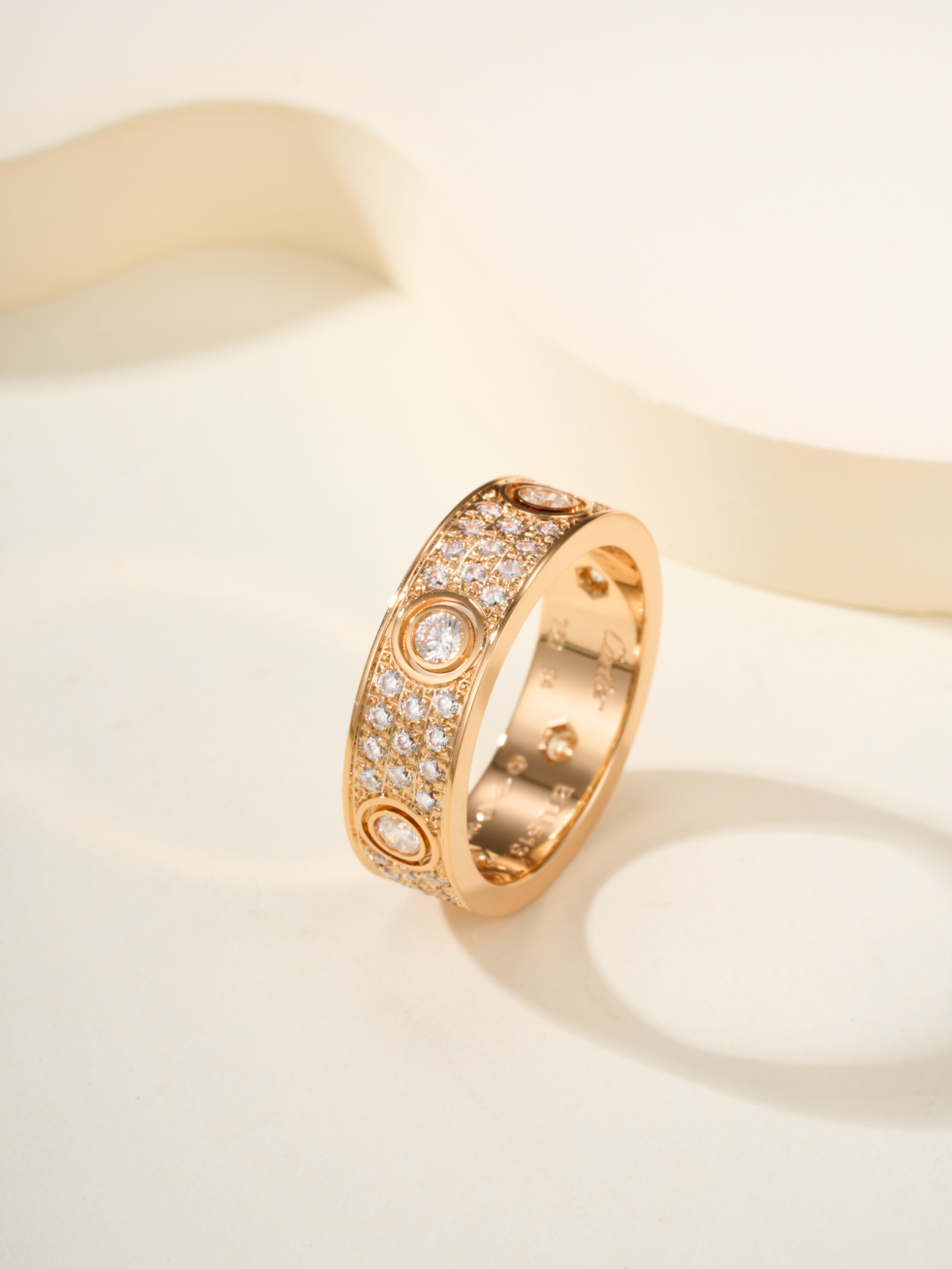 批发价
奢品推荐 love 宽版六钻满天星对戒💍（尺寸56789美号）
✨现在的情侣十有八九都会选择lo