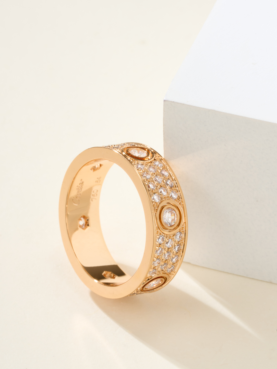 批发价
奢品推荐 love 宽版六钻满天星对戒💍（尺寸56789美号）
✨现在的情侣十有八九都会选择lo