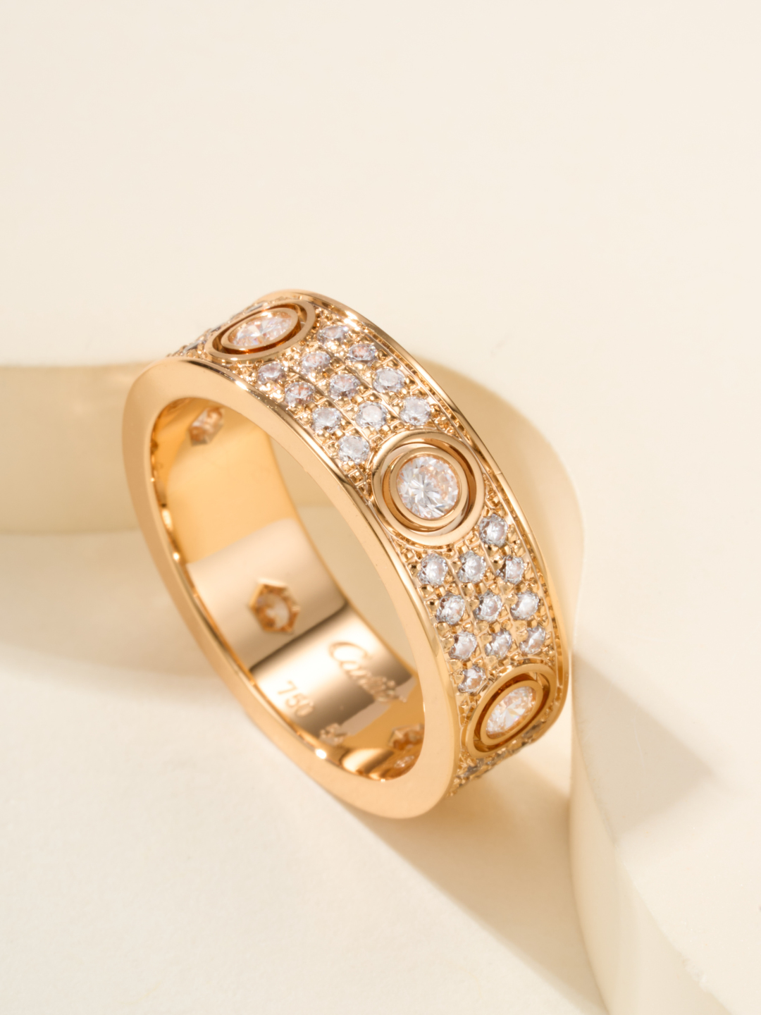 批发价
奢品推荐 love 宽版六钻满天星对戒💍（尺寸56789美号）
✨现在的情侣十有八九都会选择lo