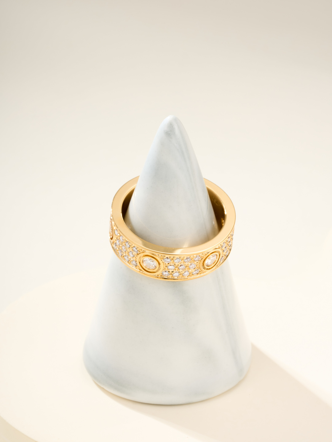 批发价
奢品推荐 love 宽版六钻满天星对戒💍（尺寸56789美号）
✨现在的情侣十有八九都会选择lo