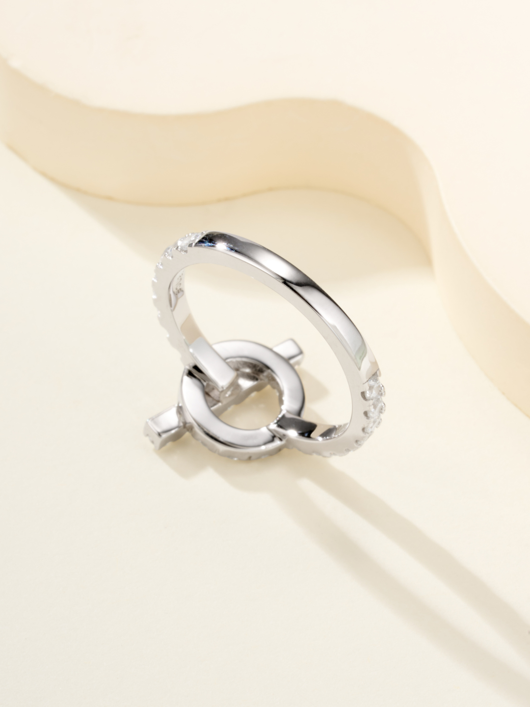批发价
finesse小Q戒指💍诠释极致魅力，戒指尺寸5678号
当精湛工艺邂逅创新设计，Q 戒指应运