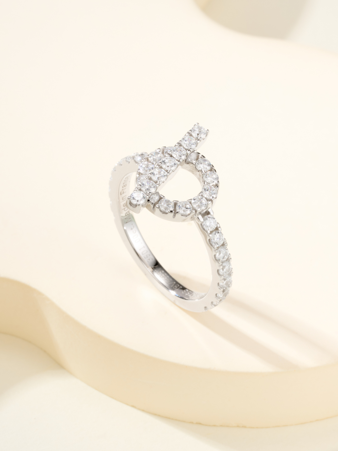 批发价
finesse小Q戒指💍诠释极致魅力，戒指尺寸5678号
当精湛工艺邂逅创新设计，Q 戒指应运
