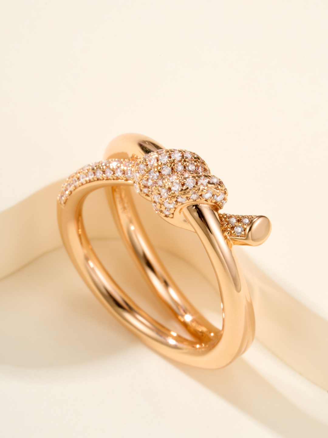 批发价
T knot双行戒指💍，尺寸56789号
2022年Ｔ家新作  Knot戒指|||💥万众期待 
