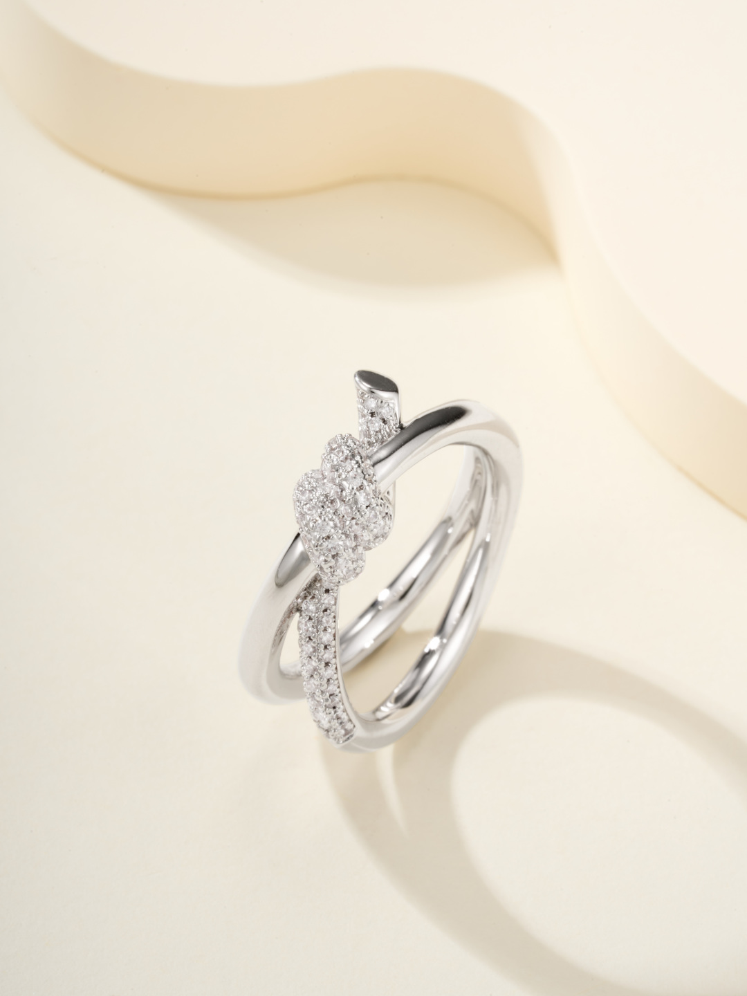 批发价
T knot双行戒指💍，尺寸56789号
2022年Ｔ家新作  Knot戒指|||💥万众期待 
