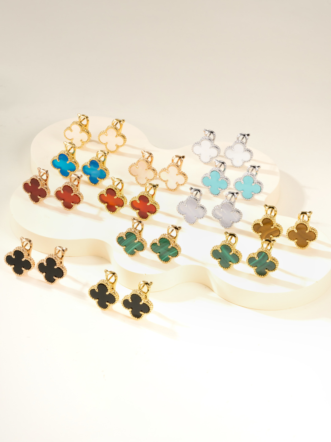 Van Cleef & Arpels Vintage Alhambra Oorbellen - Elegantie in Elke Klaver