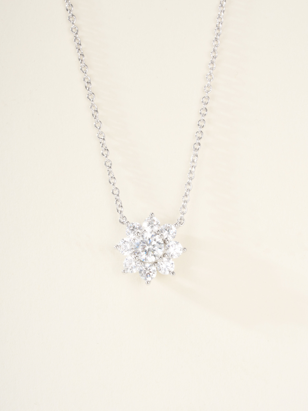 Harry Winston Collier Fleur de Soleil en Platine avec Diamants, Élégance Solaire