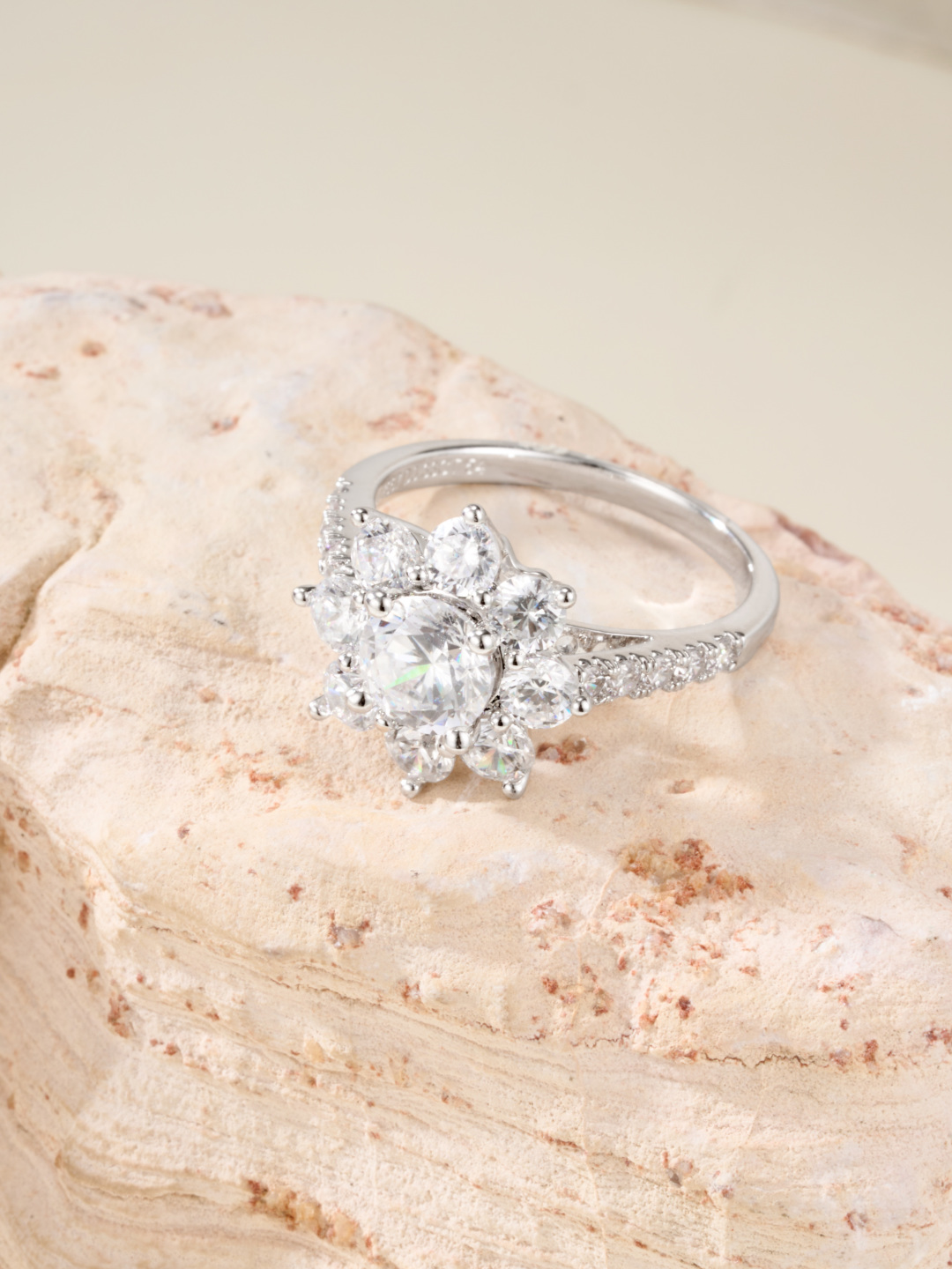 Harry Winston Sunflower Ring - Schitterende Zilveren Ring met Zirkonia