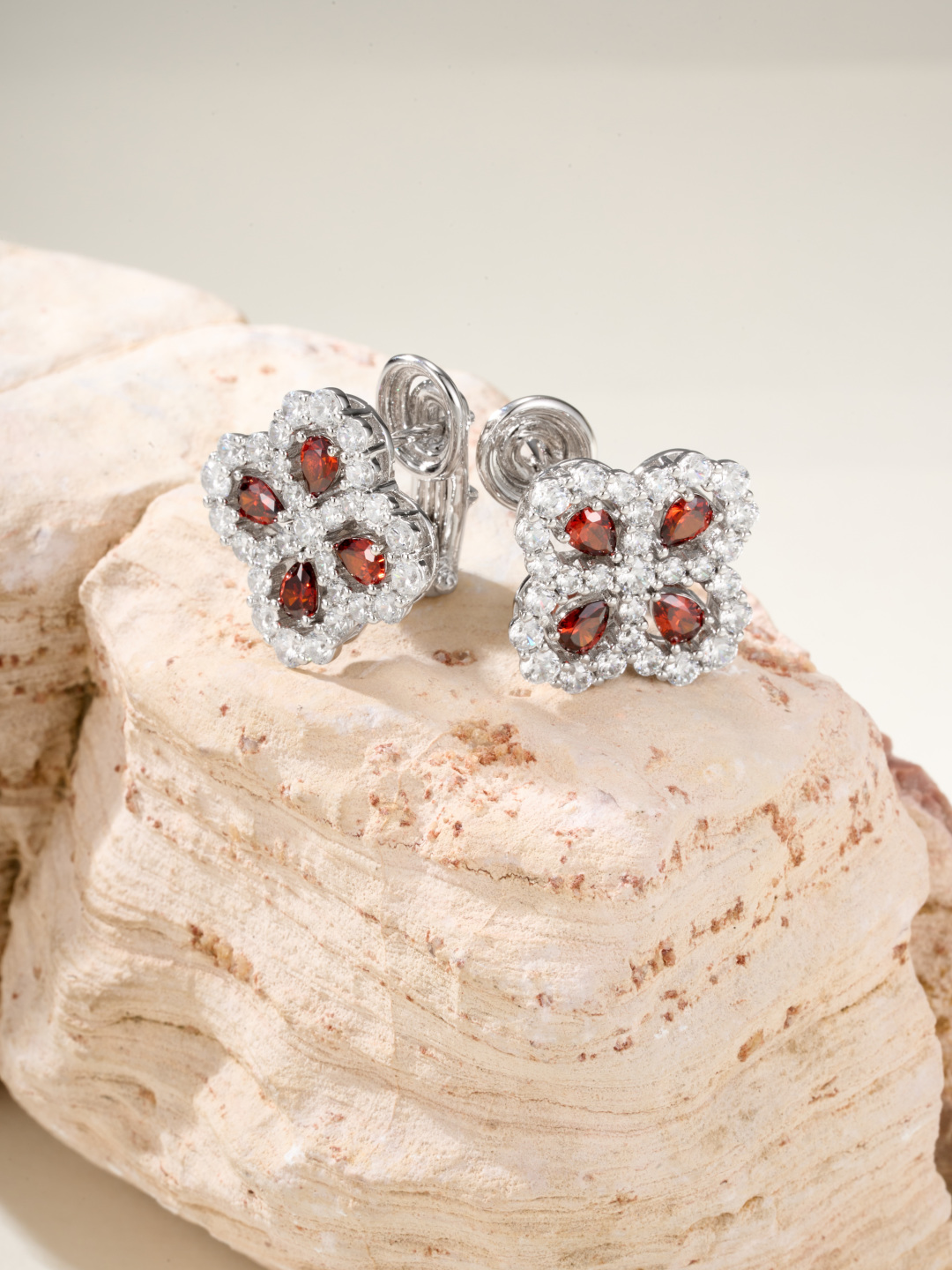 Harry Winston Loop Earrings, Floral Design with Red and White Gemstones 2 cmp i1755765743526 2282 0 0