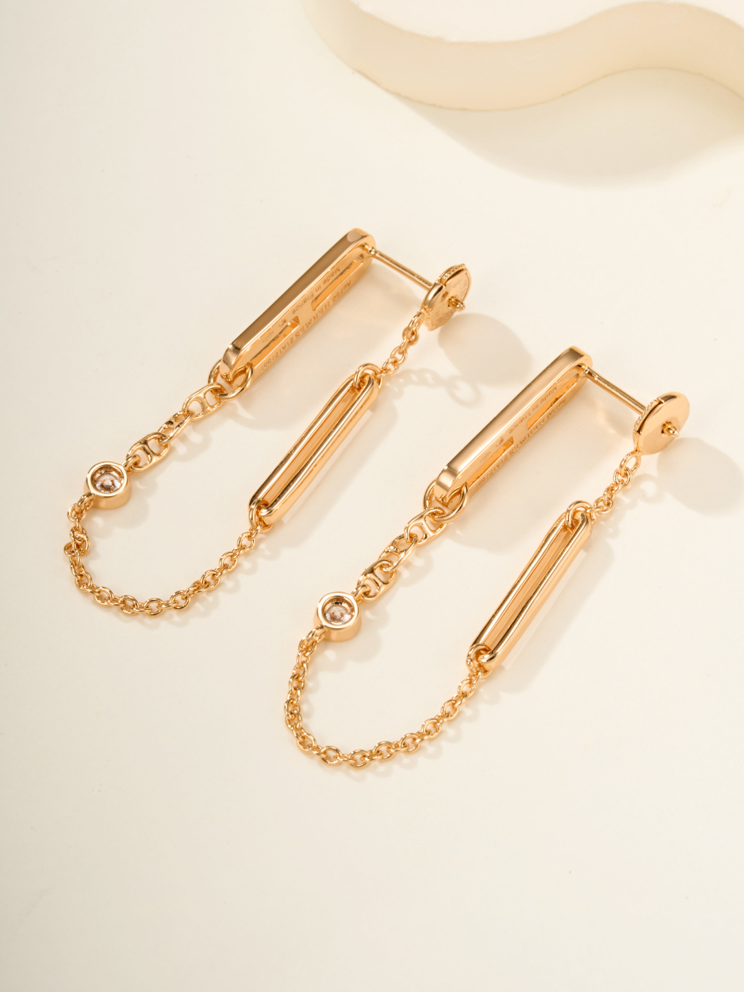 Hermes Chaîne d'Ancre Chaos Gold Earrings with Diamonds Dangles 4 cmp i1755767557076 3450 0 4