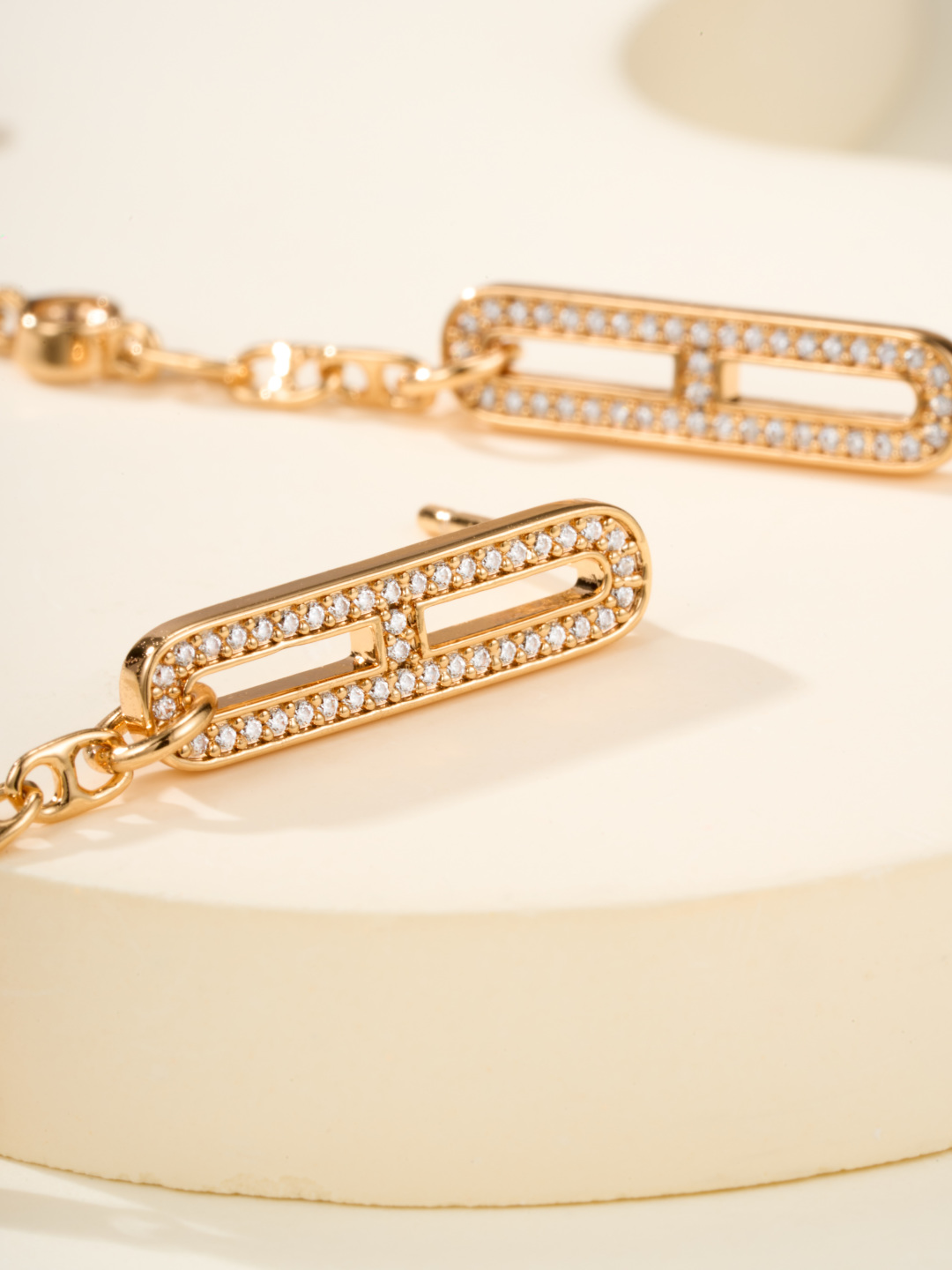 Hermes Chaîne d'Ancre Chaos Gold Earrings with Diamonds Dangles 9 cmp i1755767557124 8232 0 5