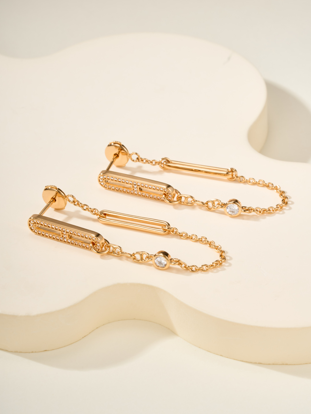 Hermes Chaîne d'Ancre Chaos Gold Earrings with Diamonds Dangles 3 cmp i1755767557156 9905 0 8