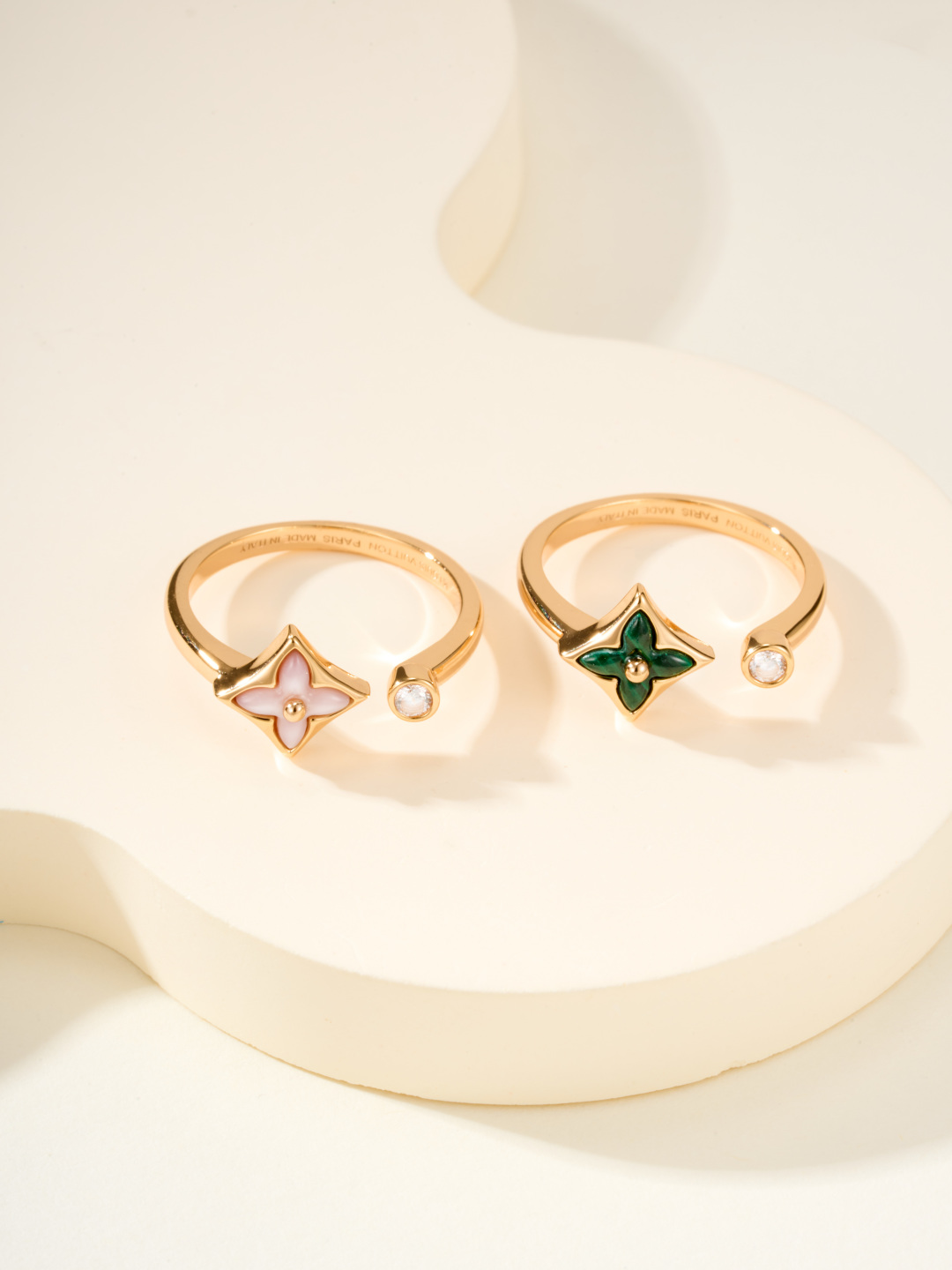 Louis Vuitton Color Blossom Mini Star Ring V Gold with Gemstones