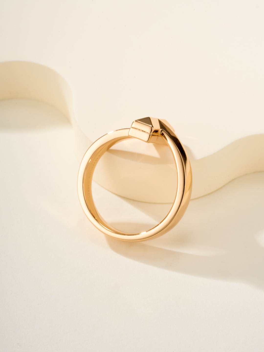 Tiffany & Co. T1 Wide Half Diamond Ring - Express Your Unique Love 9 cmp i1755875009437 9015 0 8