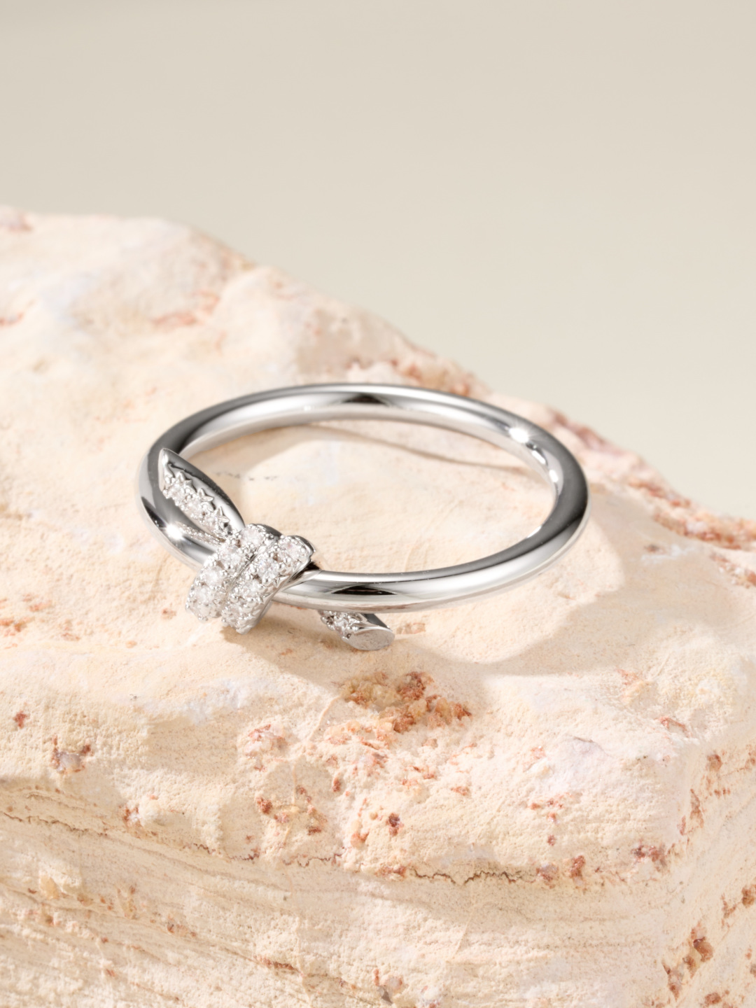 Tiffany & Co. T Knot Ring, Available in Sizes 5, 6, 7, and 8 - 2022 Collection 10 cmp i1755875585275 9060 0 8