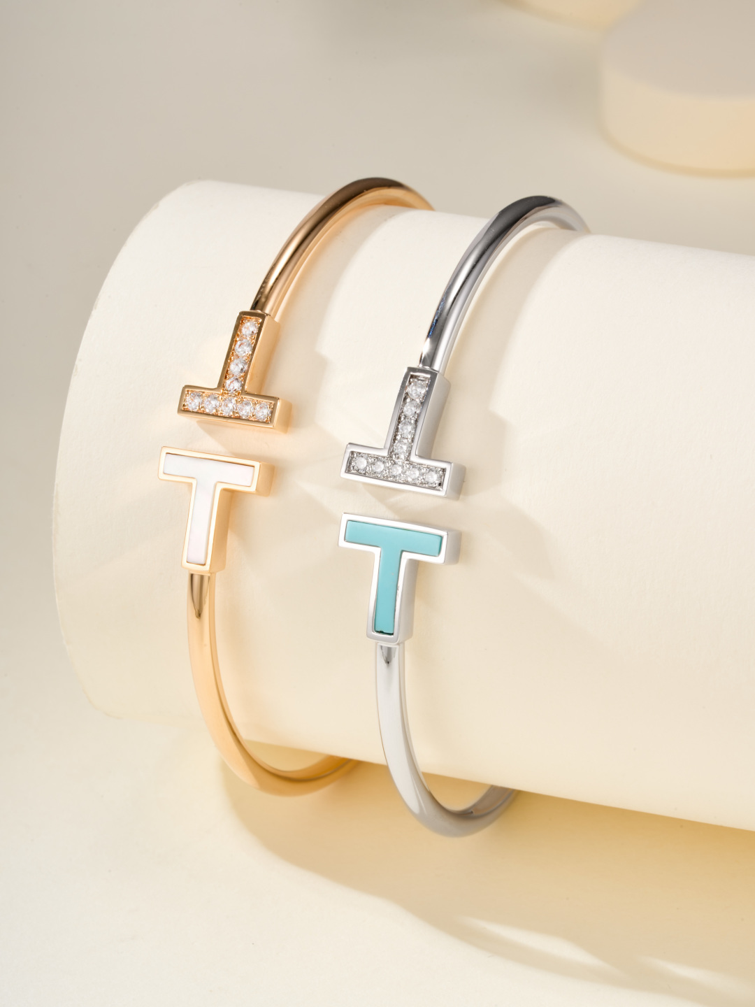 Precio al por mayor ¿Cómo elegir la pulsera doble T con logo? Combinación de nácar y diamantes. La pulsera doble T con …