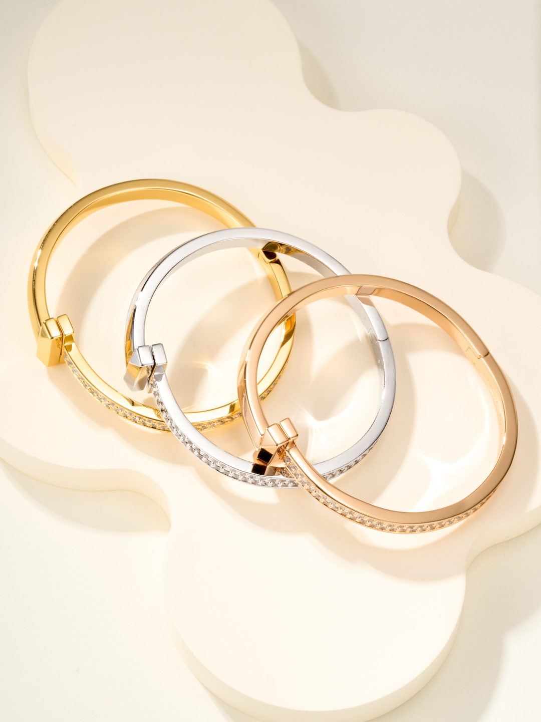 Precio al por mayor, nuevo brazalete T1 ancho con diamantes incrustados (adecuado para muñeca de 14 a 16 cm), talla 17.…