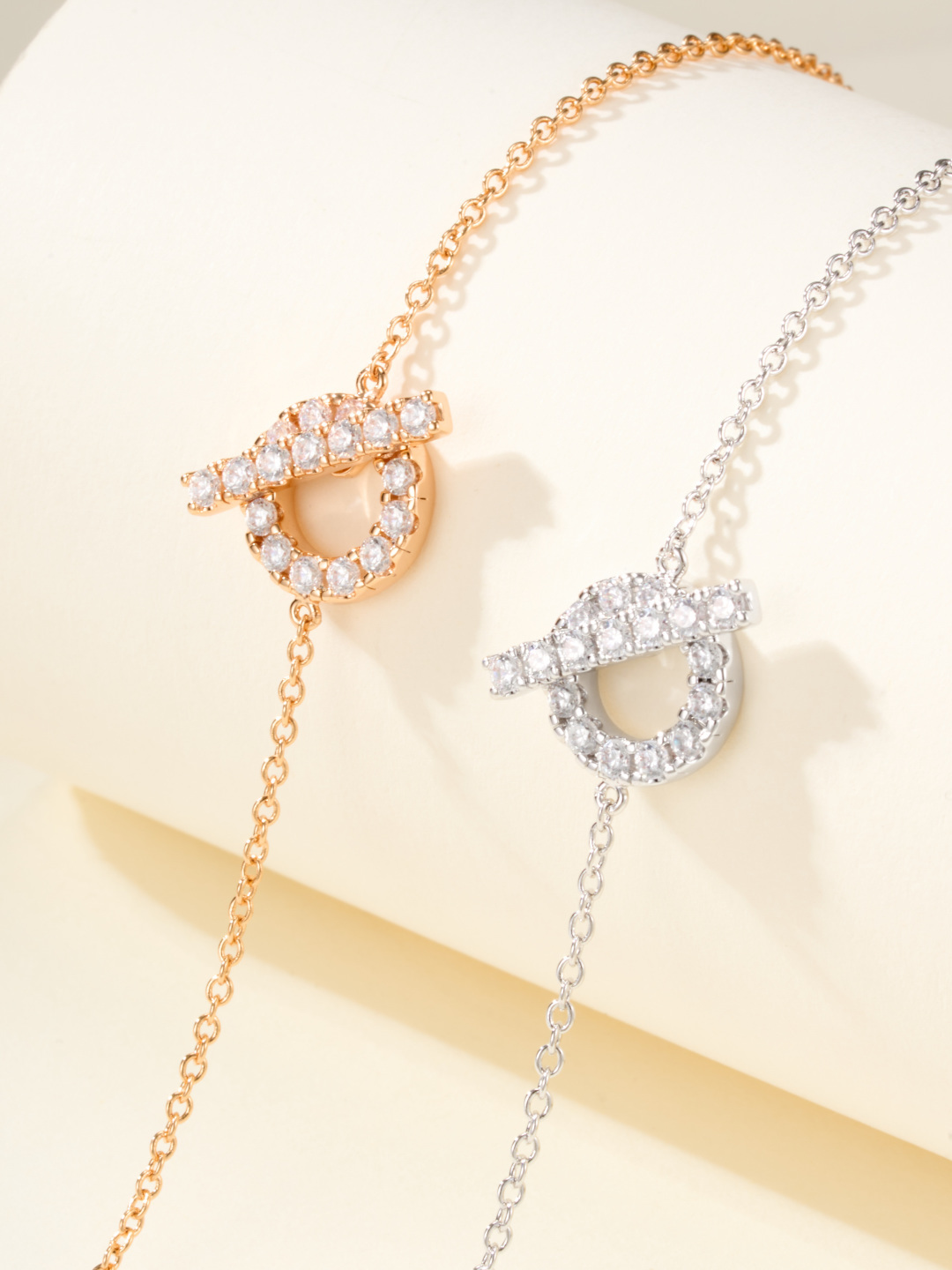 HERMES Necklace Diamond-Studded Q Design
