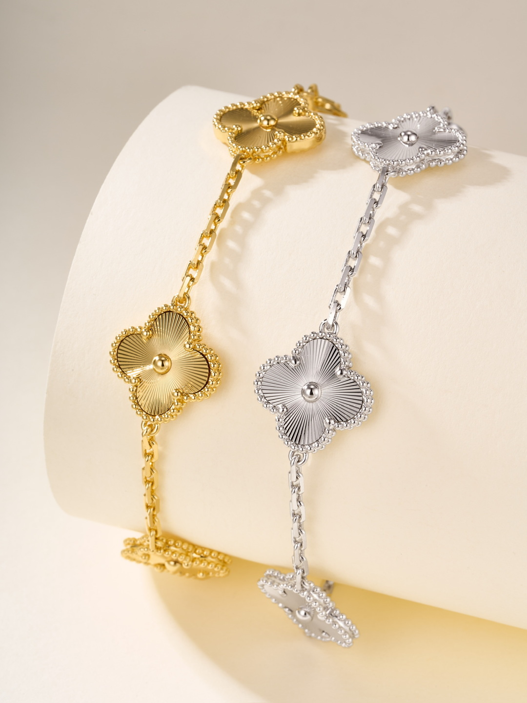 Van Cleef & Arpels Bracelet 5 Motifs Laser Gold Color White Gold Color