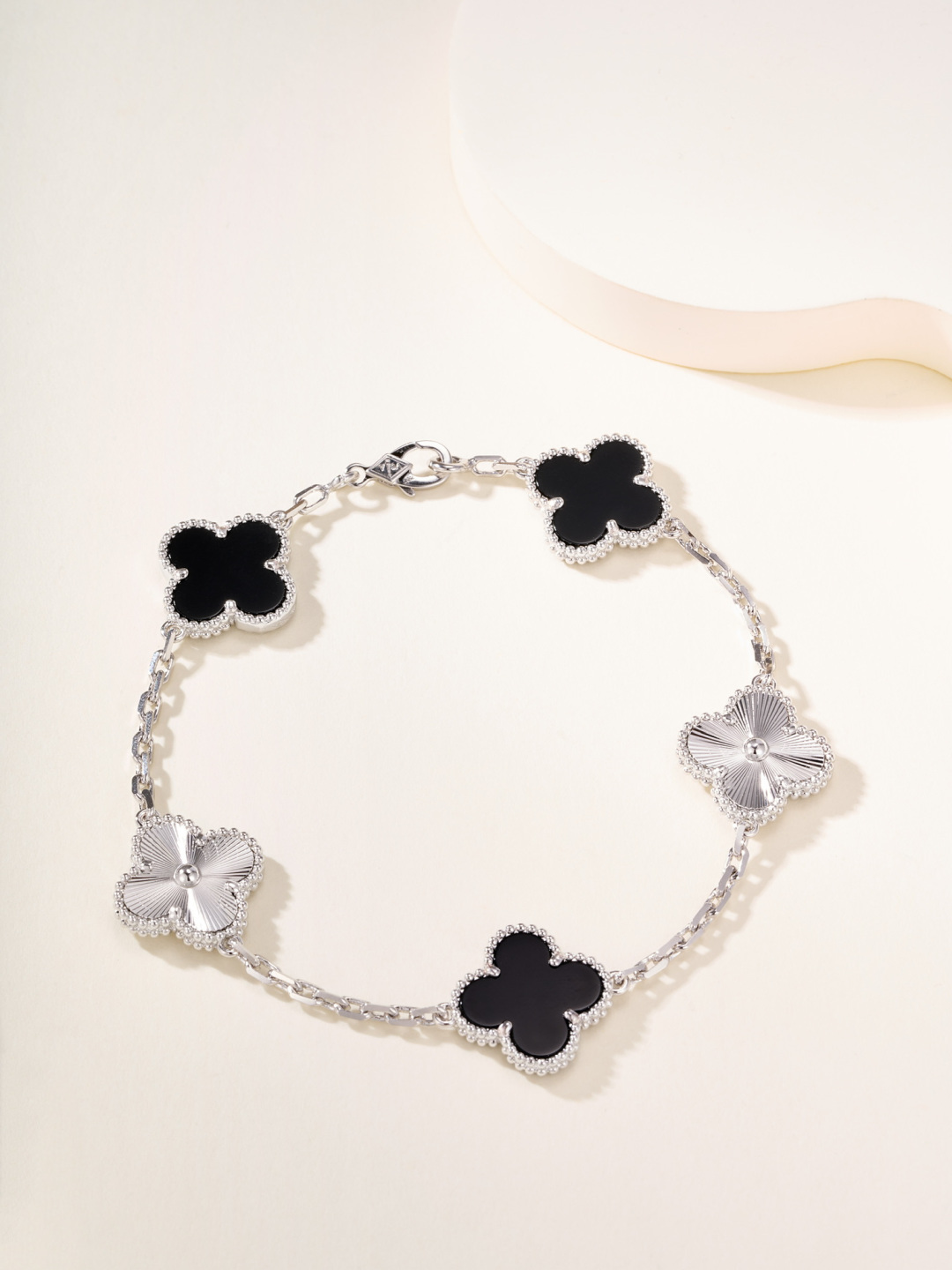 Van Cleef & Arpels bracelet black onyx laser five motifs silver chain