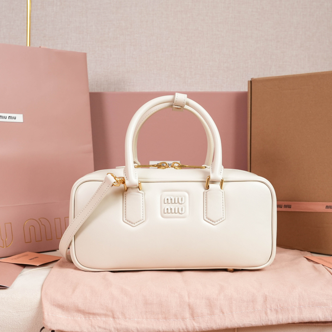 Miu Miu Style Leather Bag Lookbook Reference image 1