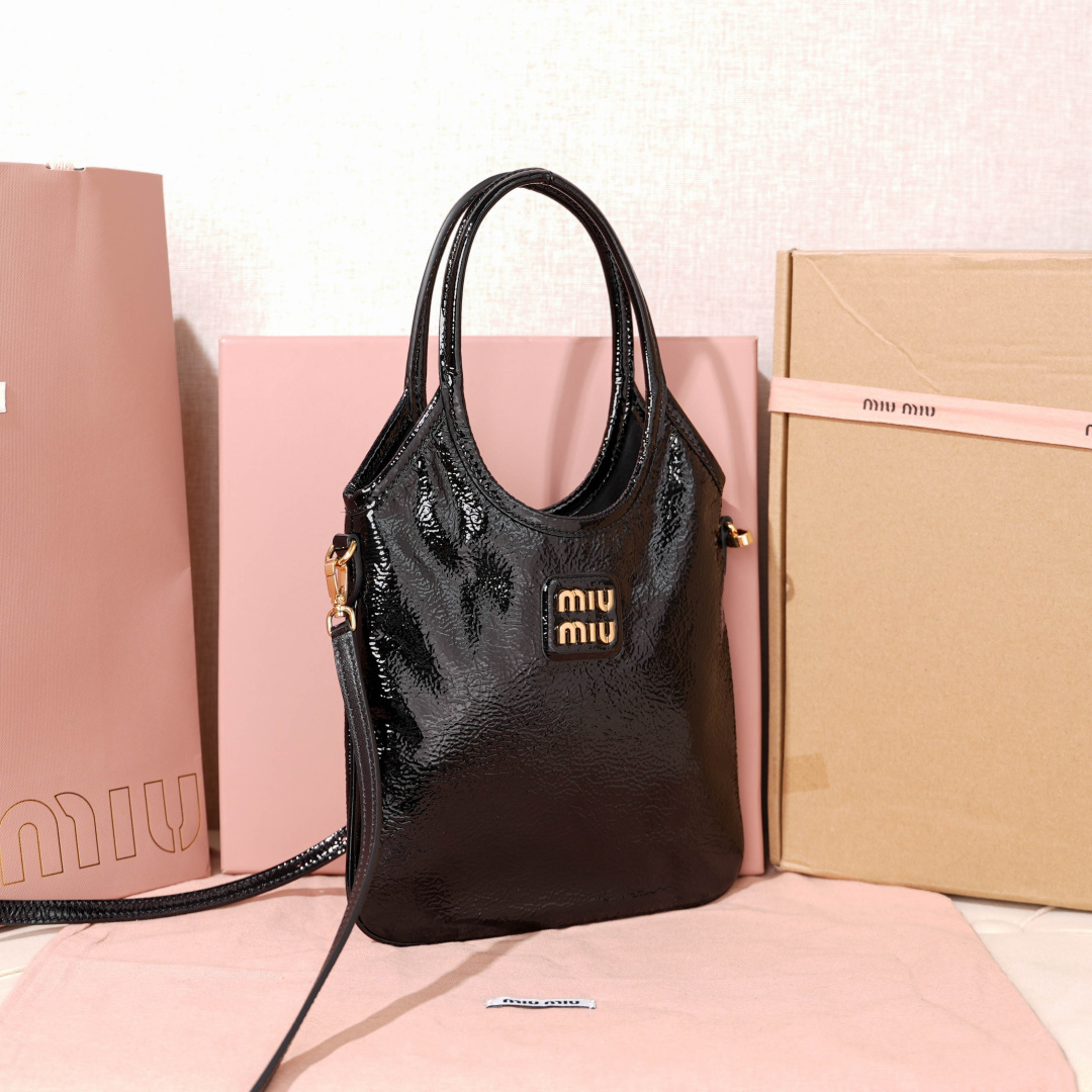 Miu Miu Style Leather Tote Bag Lookbook Reference image 2