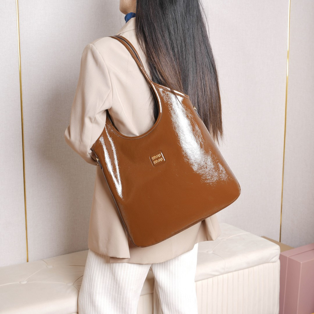 NO:558350,(Wrinkle paint original leather brown) 5BG231, upper body effect reference, MIUMIU, miumiu19860909（皱漆原厂皮啡色） 5BG231,上身效果参考,MIUMIU,miumiu,Bag