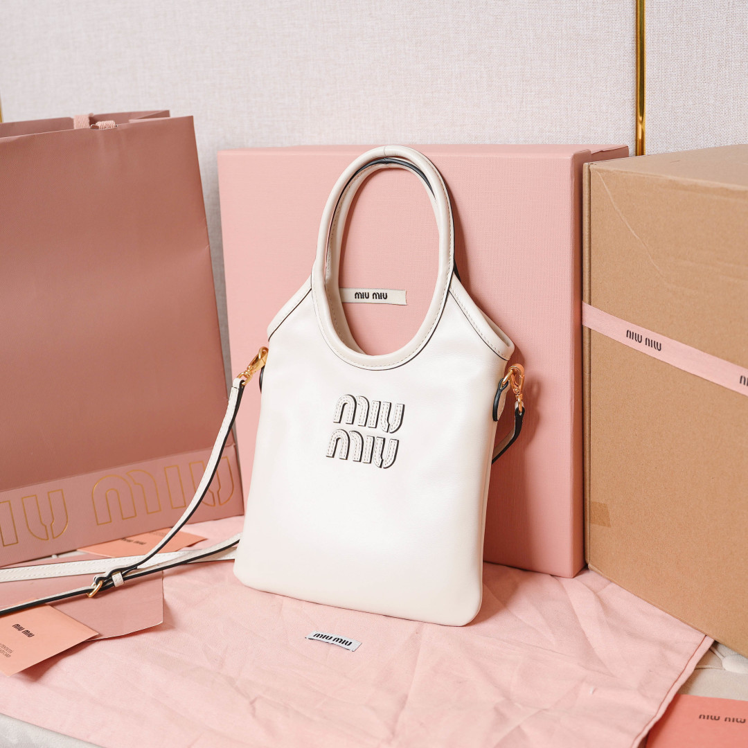 Miu Miu Style Leather Tote Bag Lookbook Reference image 2