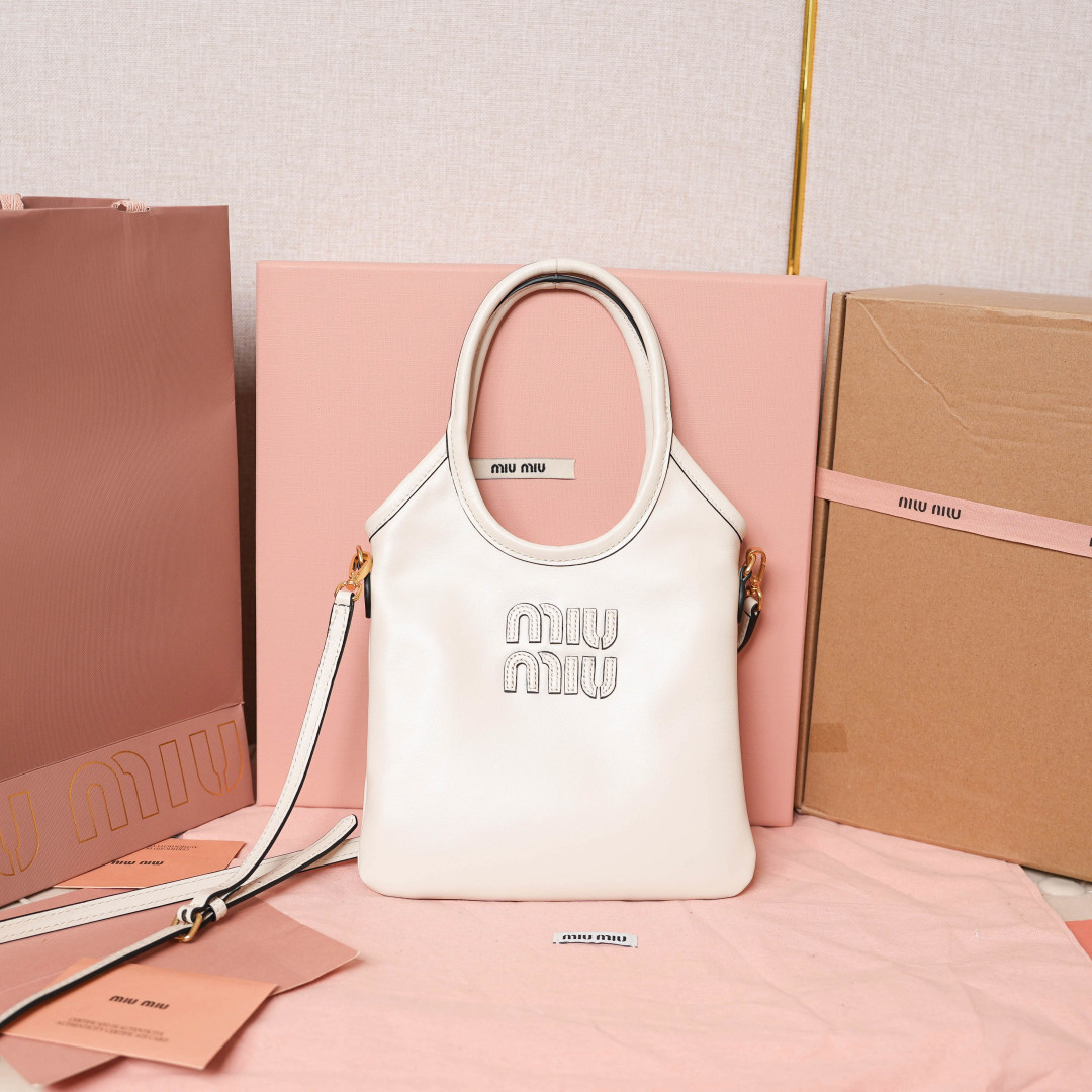 Miu Miu Style Leather Tote Bag Lookbook Reference image 1