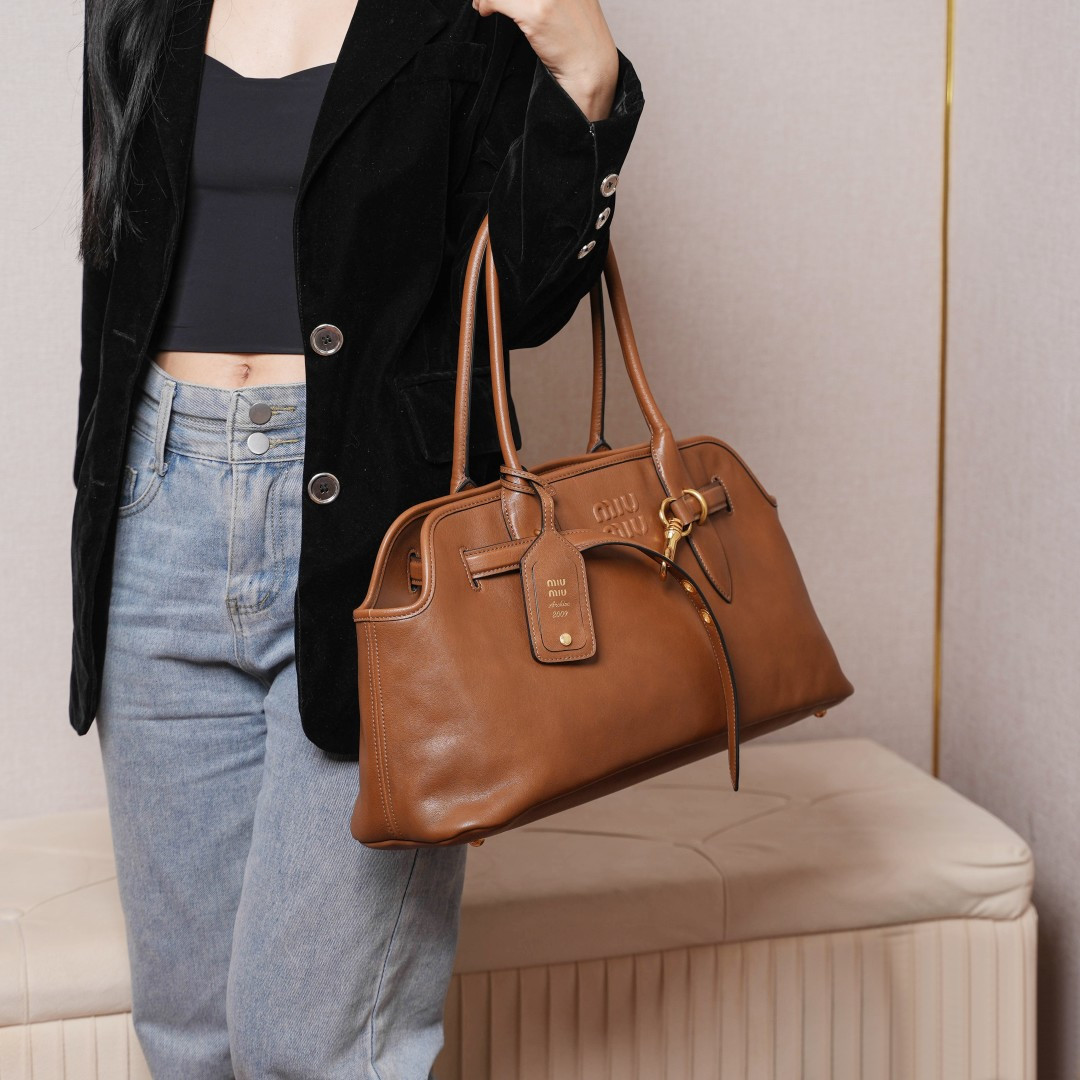 NO:556284,5BG, (brown) upper body effect reference, MIUMIU, miumiu198609095BG,（棕色） 上身效果参考,MIUMIU,miumiu,Bag