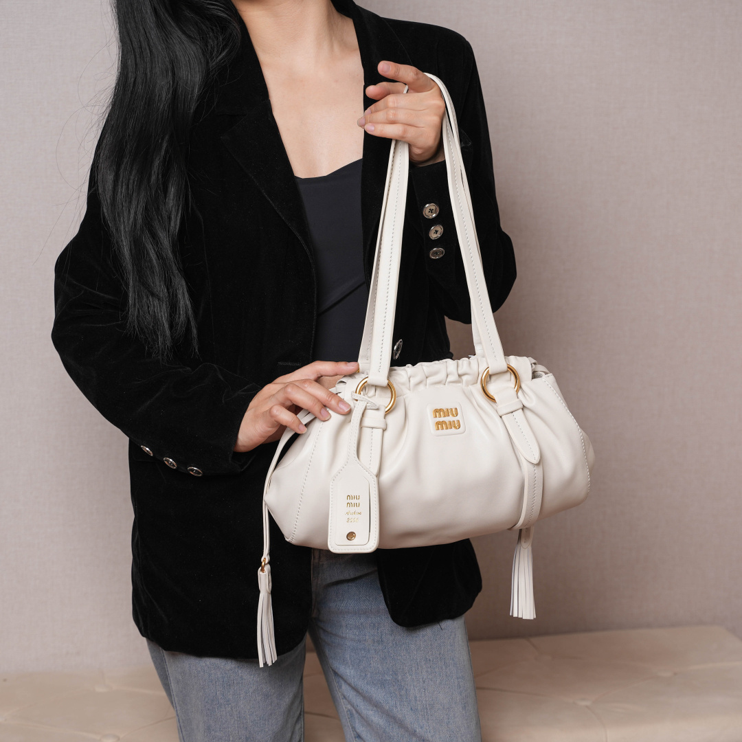 Miu Miu 5BG306 (shipped with an oily edge and a beveled edge)