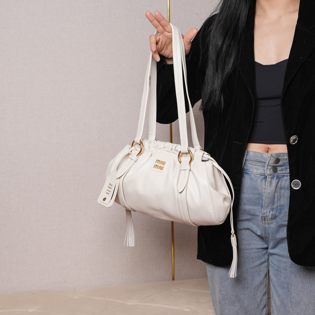 Miu Miu 5BG306 (shipped with an oily edge and a beveled edge)