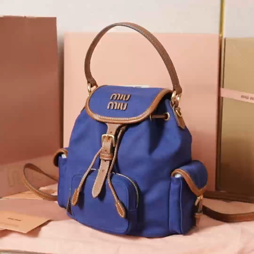 Miu Miu 5BZ043miumiu matching counter hot salemiumiu matching counter hot selling matching version counter hot selling new college style backpack