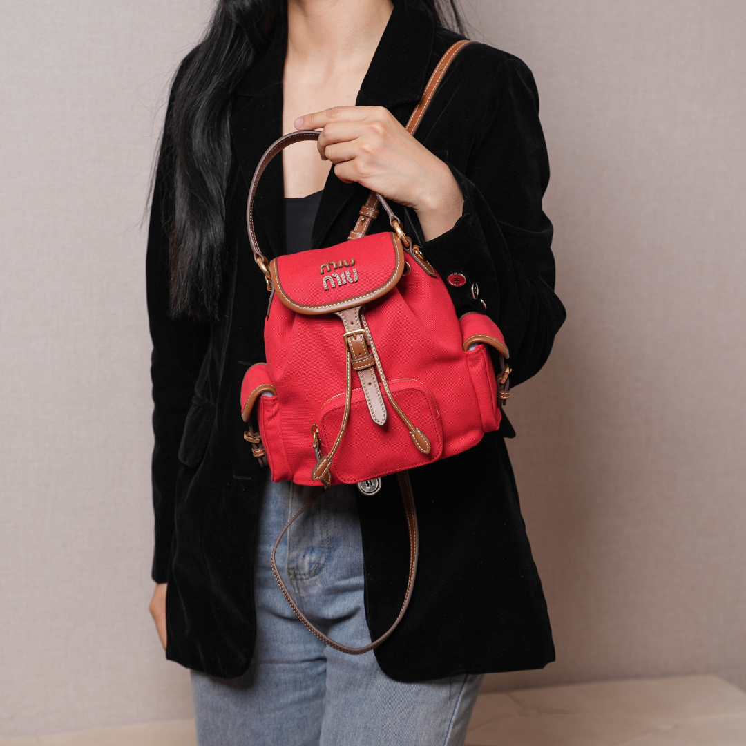 Miu Miu 5BZ043 miumiu matching counter hot sale miumiu matching counter hot selling matching version counter hot selling new college style backpa