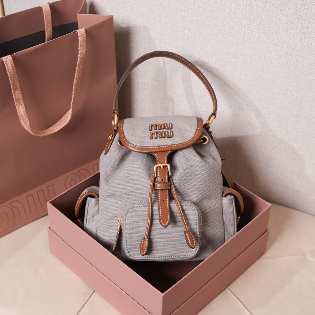 Miu Miu 5BZ043 miumiu matching counter hot sale miumiu matching counter hot selling matching version counter hot selling new college style backpa