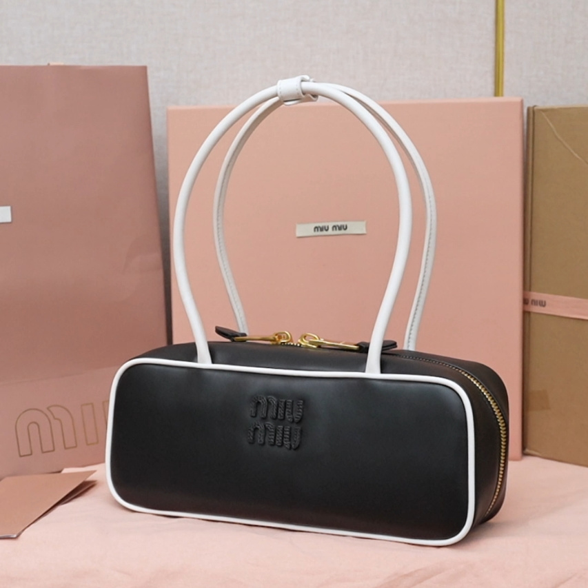 Miu Miu 5BB173: (black/white)