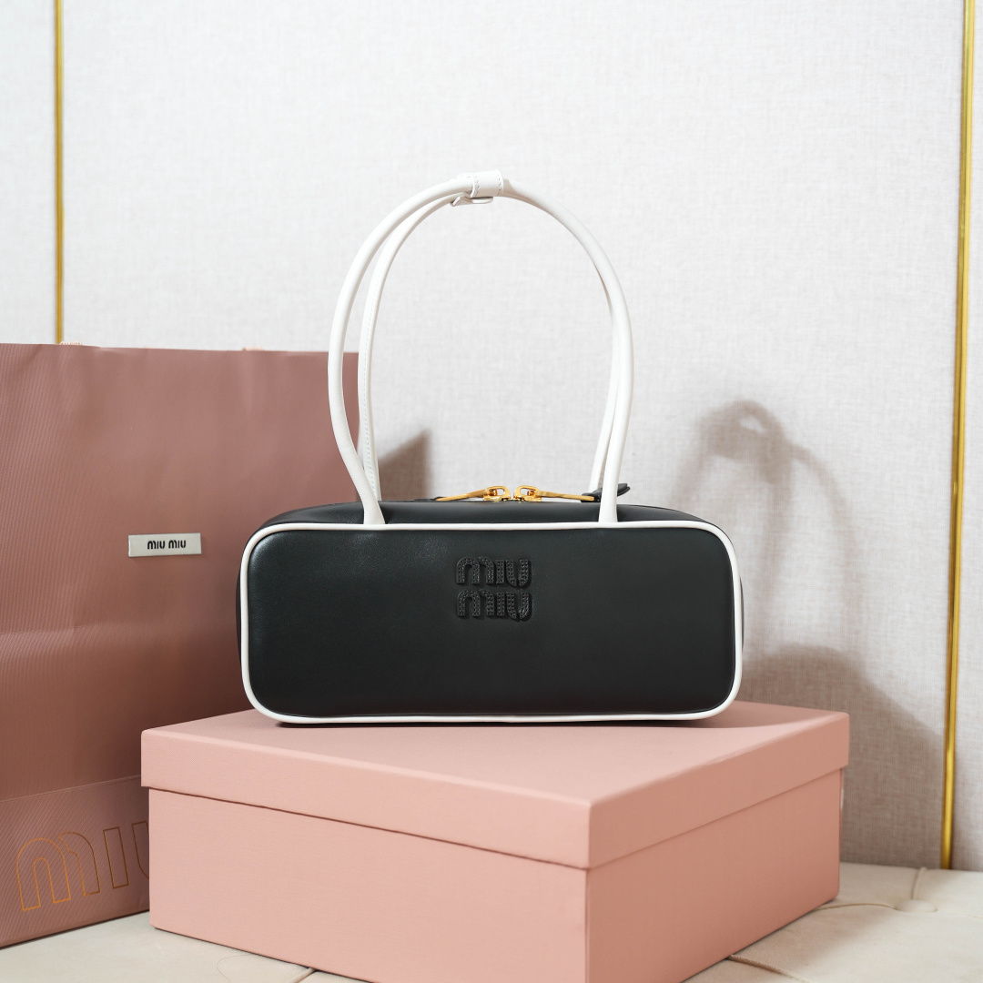 Miu Miu 5BB173: (black/white)