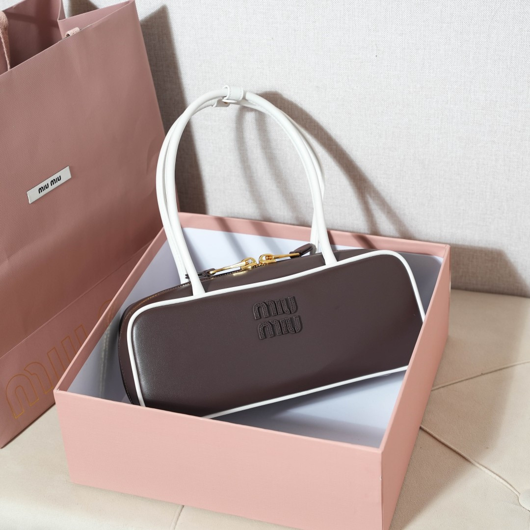 Miu Miu 5BB173: (briar/white)