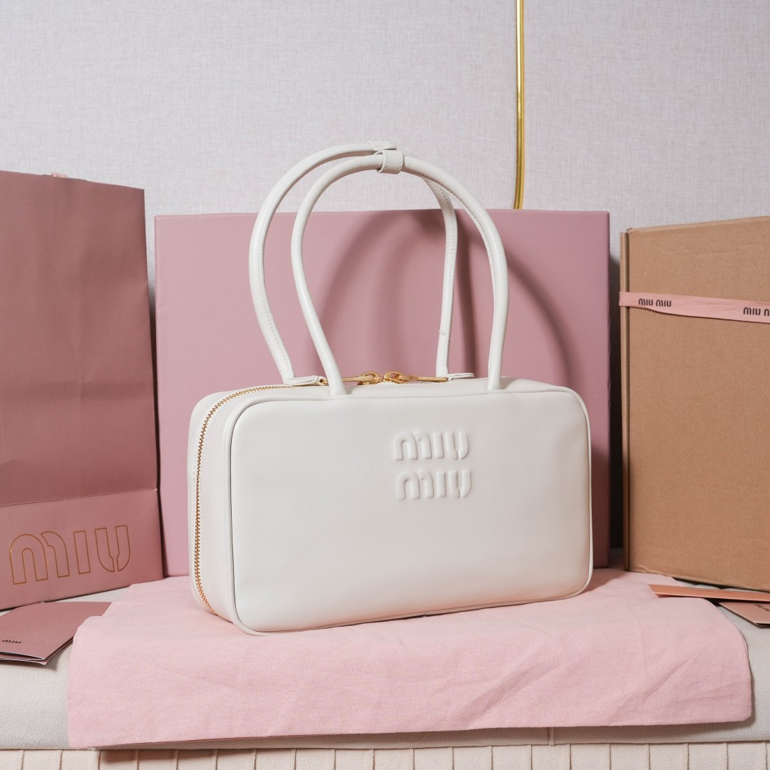 Miu Miu Style Leather Bag Lookbook Reference image 2
