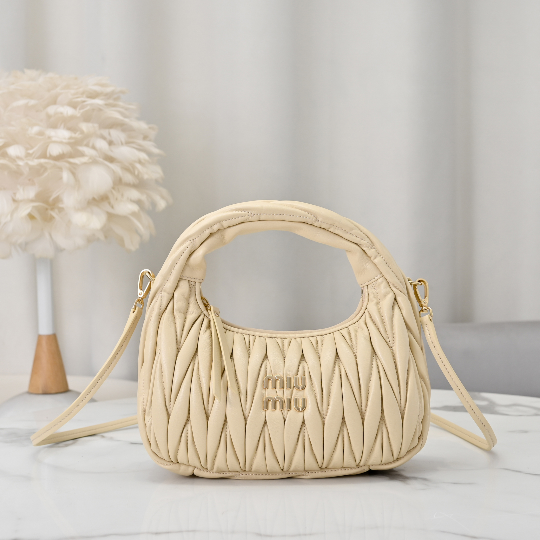 Miu Miu Wander Matelassé Nappa Leren Handtas - Ivoor - 20 x 23 x 6 cm