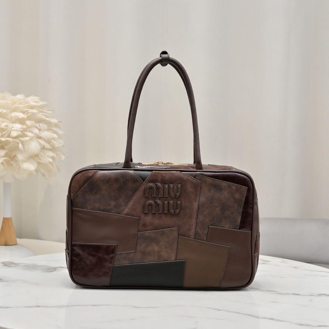Miu Miu Style Leather Bag Lookbook Reference image 1