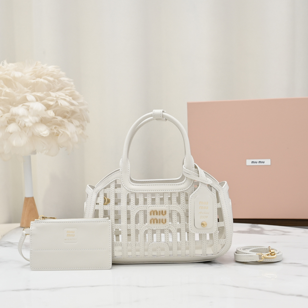 Miu Miu Style Leather Top Handle Bag Lookbook Reference image 1