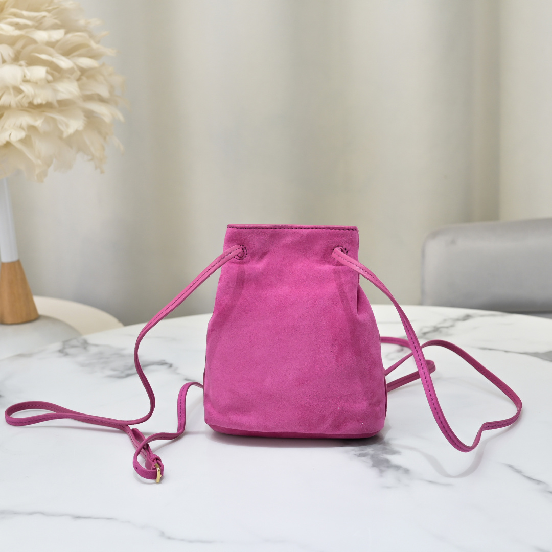 Miu Miu Style Leather Crossbody Bag Lookbook Reference image 2