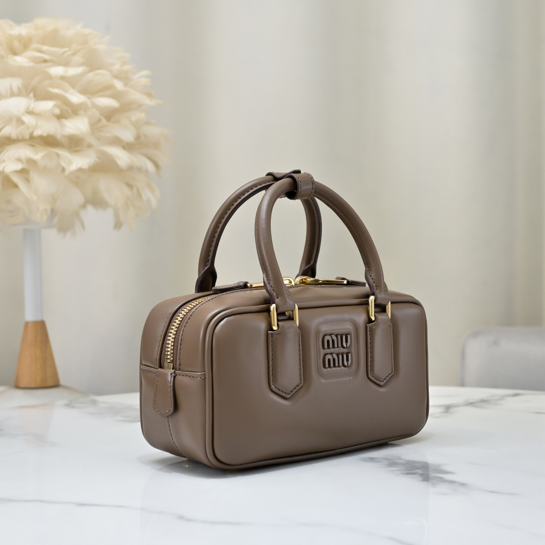 Miu Miu Style Leather Bag Lookbook Reference image 2