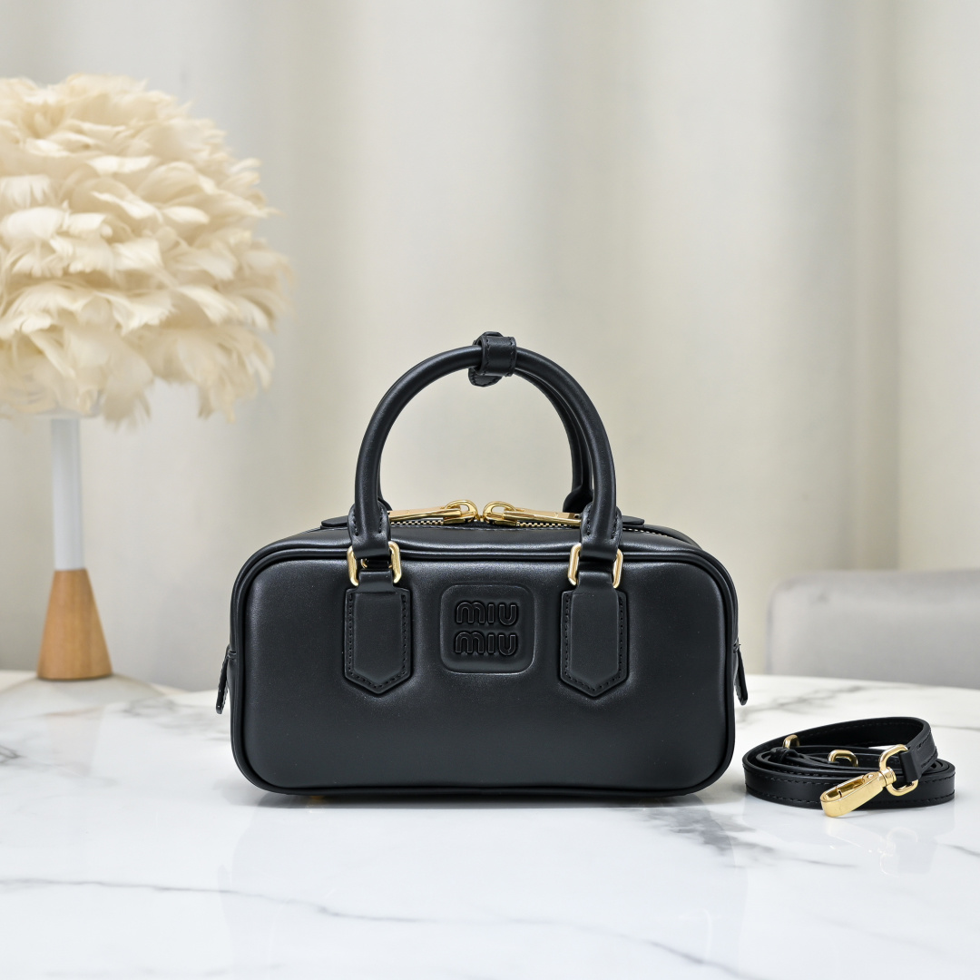 Miu Miu Style Black Leather Bag Lookbook Reference image 1