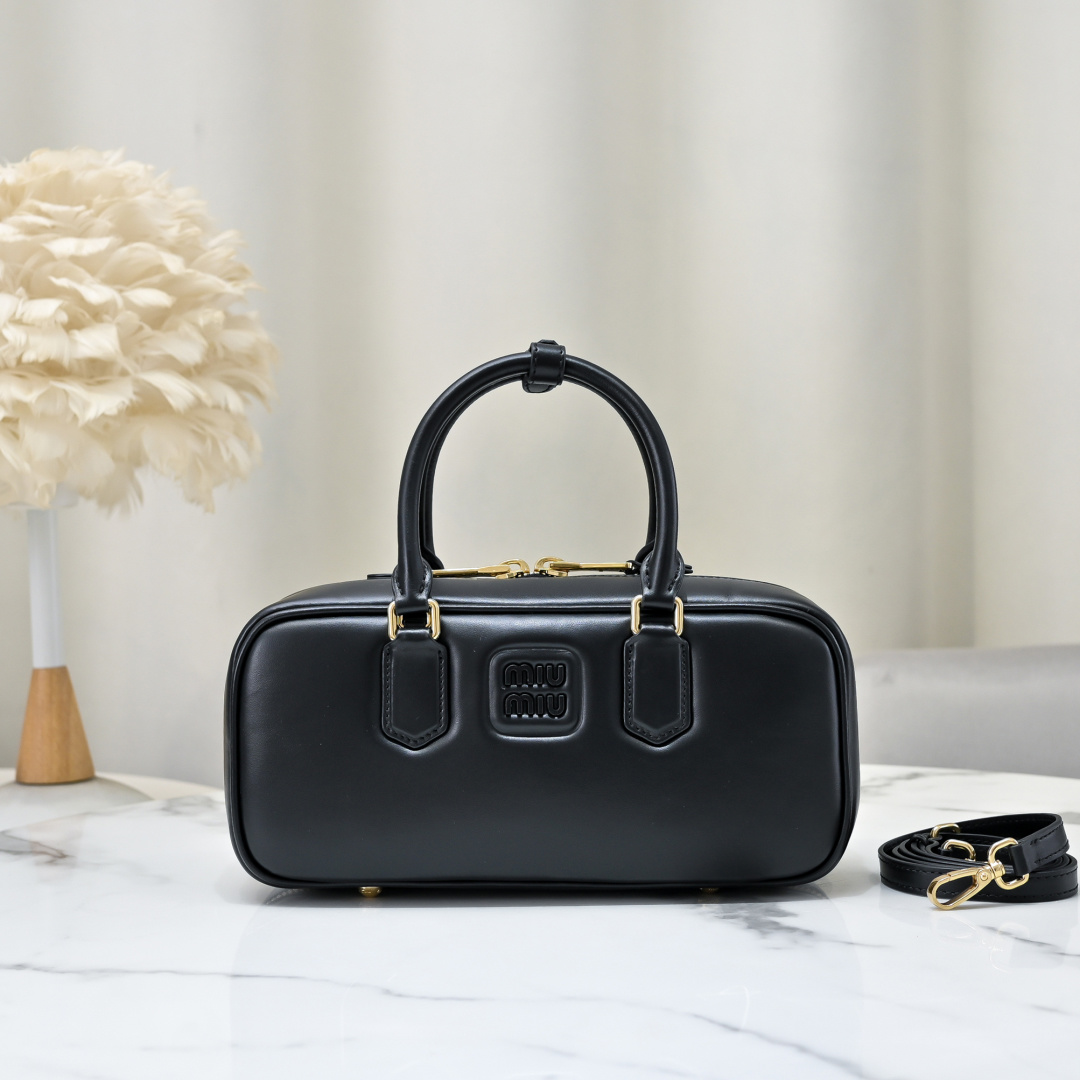 Miu Miu Style Black Leather Bag Lookbook Reference image 1